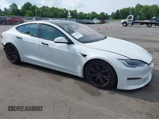 2022 Tesla Model S z VIN 5YJSA1E57NF462175, wystawiony jako IAAI lot #42231439 z przebiegiem Nie podano mil oraz . Historia ofert i sprzedaży dostępna na DreamBid. Obrazek 1.