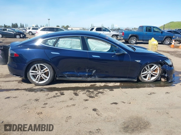 2014 Tesla Model S 60 with VIN 5YJSA1H11EFP47897, listed as a IAAI auction lot 41802285 with Not Provided miles and . Bid and sale history available at DreamBid. Image 14.