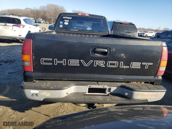 2000 Chevrolet Silverado 1500 with VIN 1GCEC14V0YE395868, listed as a Copart auction lot 46580585 with 208,942 mi miles and Clean Title. Bid and sale history available at carsss.com. Image 6.