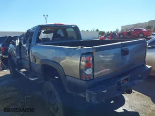 2006 Chevrolet Silverado 2500HD LT1 with VIN 1GCHK23D46F156040, listed as a IAAI auction lot 41635723 with 298,999 mi miles. Bid and sale history available at carsss.com. Image 3.