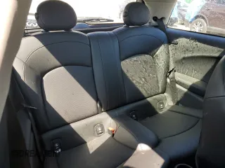 2019 MINI Hardtop Cooper с VIN WMWXP5C57K2H31420, выставлен на аукционе Copart как лот 50315255 с пробегом 114 010 миль миль и Списание • Salvage title. История ставок и продаж доступна на DreamBid. Изображение 10.
