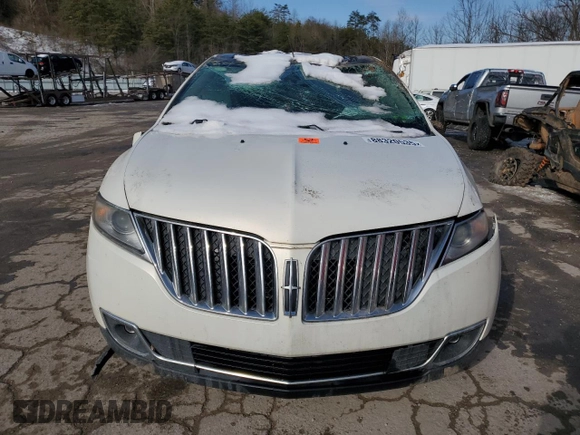 2013 Lincoln MKX with VIN 2LMDJ8JK8DBL08552, listed as a Copart auction lot 88320535 with 181,775 mi miles and Salvage Title. Bid and sale history available at carsss.com. Image 5.