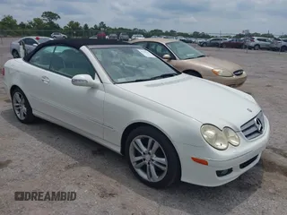 2008 Mercedes-Benz CLK 3.5L with VIN WDBTK56G98F236825, listed as a IAAI auction lot 42193752 with 127,318 mi miles. Bid and sale history available at carsss.com. Image 1.