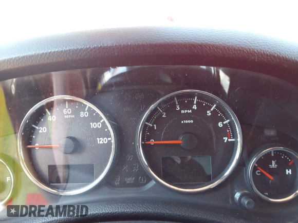 2018 Jeep Wrangler Unlimited Sahara z VIN 1C4HJWEG6JL893798, wystawiony jako IAAI lot #42299351 z przebiegiem Nie podano mil oraz . Historia ofert i sprzedaży dostępna na DreamBid. Obrazek 15.