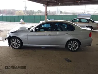 2011 BMW 3 Series 328i xDrive z VIN WBAPK7C55BA819217, wystawiony jako IAAI lot #41994555 z przebiegiem 204 559 mil mil oraz . Historia ofert i sprzedaży dostępna na DreamBid. Obrazek 15.