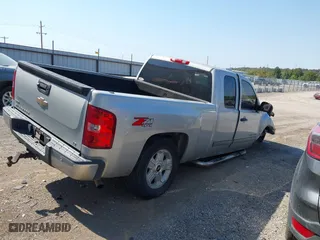 2010 Chevrolet Silverado 1500 LT with VIN 1GCSKSE31AZ221654, listed as a IAAI auction lot 40564208 with 239,609 mi miles. Bid and sale history available at carsss.com. Image 4.