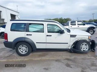 2008 Dodge Nitro SXT z VIN 1D8GT28K98W113494, wystawiony jako IAAI lot #41728030 z przebiegiem 31 397 mil mil oraz . Historia ofert i sprzedaży dostępna na DreamBid. Obrazek 13.