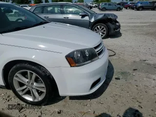 2013 Dodge Avenger SXT z VIN 1C3CDZCB2DN576852, wystawiony jako Copart lot #58794645 z przebiegiem 89 299 mil mil oraz Czysty tytuł • Clean title. Historia ofert i sprzedaży dostępna na DreamBid. Obrazek 13.