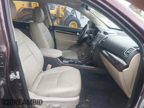 2015 Kia Sorento EX with VIN 5XYKU4A73FG564177, listed as a IAAI auction lot 42214479 with 133,093 mi miles and . Bid and sale history available at carsss.com. Image 5.