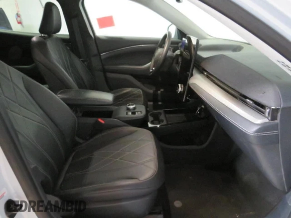2022 Ford Mustang Mach-E Select с VIN 3FMTK1SS2NMA18639, выставлен на аукционе Copart как лот 46699415 с пробегом 8 454 миль миль и Списание • Salvage title. История ставок и продаж доступна на DreamBid. Изображение 5.