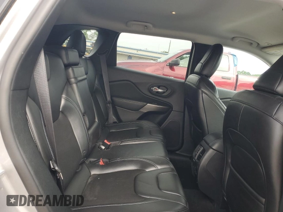 2019 Jeep Cherokee Latitude Plus with VIN 1C4PJMLB2KD260704, listed as a Copart auction lot 60077625 with 82,105 mi miles and Salvage title. Bid and sale history available at DreamBid. Image 11.