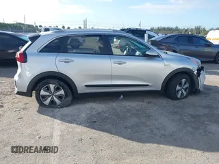 2021 Kia Niro LX with VIN KNDCB3LC4M5479000, listed as a IAAI auction lot 41257636 with 125,967 mi miles. Bid and sale history available at carsss.com. Image 4.