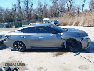 2021 Nissan Maxima SV z VIN 1N4AA6CV4MC508977, wystawiony jako IAAI lot #41858232 z przebiegiem 66 113 mil mil oraz . Historia ofert i sprzedaży dostępna na DreamBid. Obrazek 14.