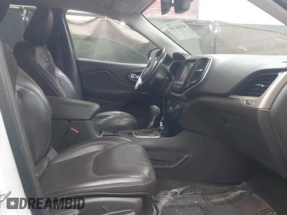 2015 Jeep Cherokee Trailhawk with VIN 1C4PJMBS1FW665500, listed as a IAAI auction lot 42068268 with 127,246 mi miles. Bid and sale history available at carsss.com. Image 5.