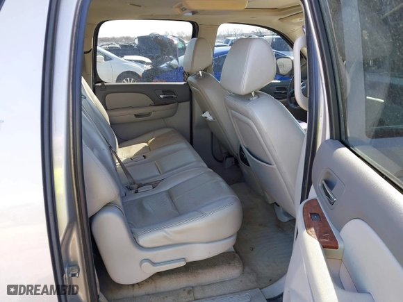 2007 Chevrolet Suburban LTZ with VIN 3GNFC16037G200947, listed as a IAAI auction lot 41699274 with 217,182 mi miles. Bid and sale history available at carsss.com. Image 8.