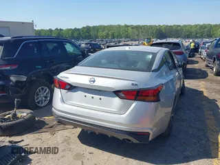 2020 Nissan Altima SR z VIN 1N4BL4CVXLC221600, wystawiony jako IAAI lot #42022771 z przebiegiem 84 462 mil mil oraz . Historia ofert i sprzedaży dostępna na DreamBid. Obrazek 4.