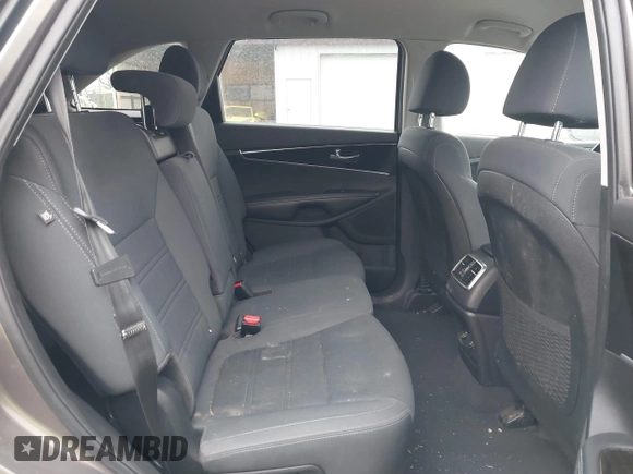 2019 Kia Sorento LX with VIN 5XYPG4A36KG498972, listed as a IAAI auction lot 41451765 with 82,339 mi miles. Bid and sale history available at carsss.com. Image 8.
