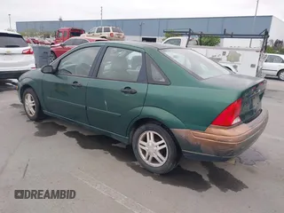 2001 Ford Focus SE with VIN 1FAFP34P61W159074, listed as a IAAI auction lot 42116568 with 117,141 mi miles and . Bid and sale history available at carsss.com. Image 3.