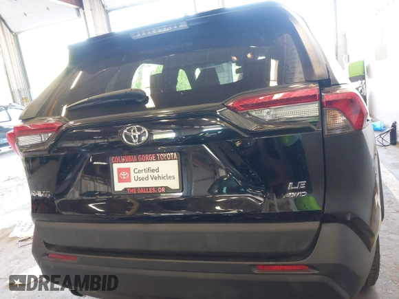 2021 Toyota RAV4 LE z VIN 2T3G1RFV9MC250665, wystawiony jako IAAI lot #42138232 z przebiegiem 40 574 mil mil oraz . Historia ofert i sprzedaży dostępna na DreamBid. Obrazek 17.