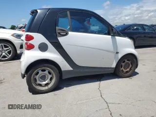 2009 Smart fortwo Pure z VIN WMEEJ31X99K218439, wystawiony jako Copart lot #57567355 z przebiegiem 157 281 mil mil oraz Szkody całkowita. Historia ofert i sprzedaży dostępna na DreamBid. Obrazek 3.
