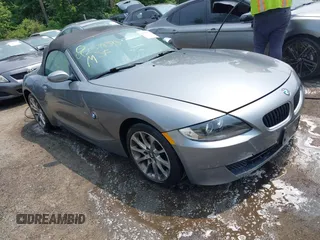 2008 BMW Z4 3.0i z VIN 4USBU33578LW76181, wystawiony jako IAAI lot #42378393 z przebiegiem 77 427 mil mil oraz . Historia ofert i sprzedaży dostępna na DreamBid. Obrazek 1.