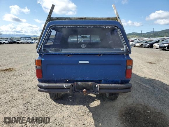 1983 Toyota Pickup z VIN JT4RN48D0D0062446, wystawiony jako Copart lot #59037805 z przebiegiem 157 999 mil mil oraz Czysty tytuł • Clean title. Historia ofert i sprzedaży dostępna na DreamBid. Obrazek 6.