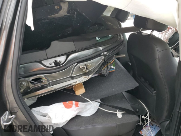 2017 Ford Escape SE z VIN 1FMCU9GD7HUB76204, wystawiony jako Copart lot #58334725 z przebiegiem Nie podano mil oraz Szkoda całkowita • Salvage title. Historia ofert i sprzedaży dostępna na DreamBid. Obrazek 10.