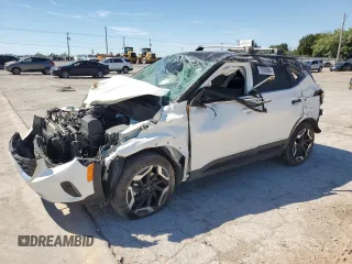 2024 Kia Seltos SX z VIN KNDETCA72R7588529, wystawiony jako Copart lot #75551694 z przebiegiem Nie podano mil oraz Szkoda całkowita • Salvage title. Historia ofert i sprzedaży dostępna na DreamBid. Obrazek 1.