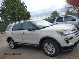 2018 Ford Explorer XLT z VIN 1FM5K8D8XJGB48238, wystawiony jako IAAI lot #42134728 z przebiegiem 88 434 mil mil oraz . Historia ofert i sprzedaży dostępna na DreamBid. Obrazek 13.