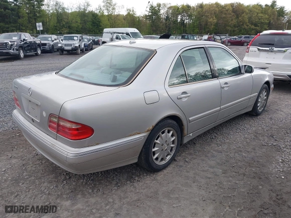 2001 Mercedes-Benz E-Class with VIN WDBJF65J11B216449, listed as a IAAI auction lot 39378007 with 62,263 mi miles. Bid and sale history available at carsss.com. Image 4.