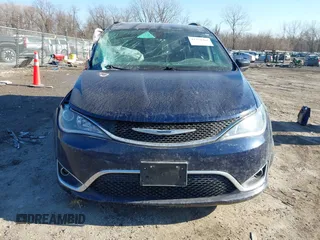 2018 Chrysler Pacifica Touring L z VIN 2C4RC1BGXJR127280, wystawiony jako IAAI lot #41374468 z przebiegiem Nie podano mil oraz . Historia ofert i sprzedaży dostępna na DreamBid. Obrazek 12.