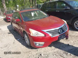 2015 Nissan Altima 2.5 S with VIN 1N4AL3AP1FC183723, listed as a IAAI auction lot 42005022 with 322,687 mi miles. Bid and sale history available at carsss.com. Image 1.