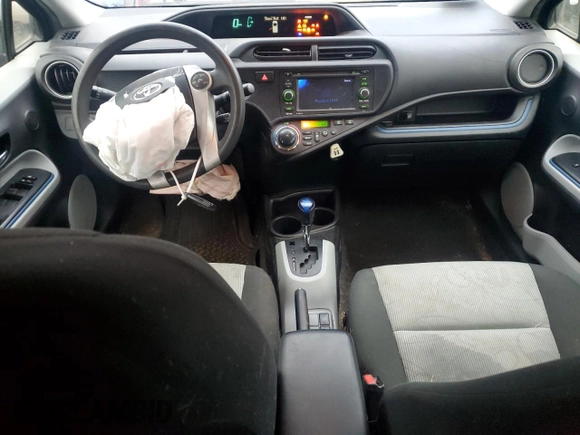 2013 Toyota Prius One with VIN JTDKDTB3XD1555415, listed as a Copart auction lot 81941924 with 93,266 mi miles and Salvage Title. Bid and sale history available at DreamBid. Image 8.