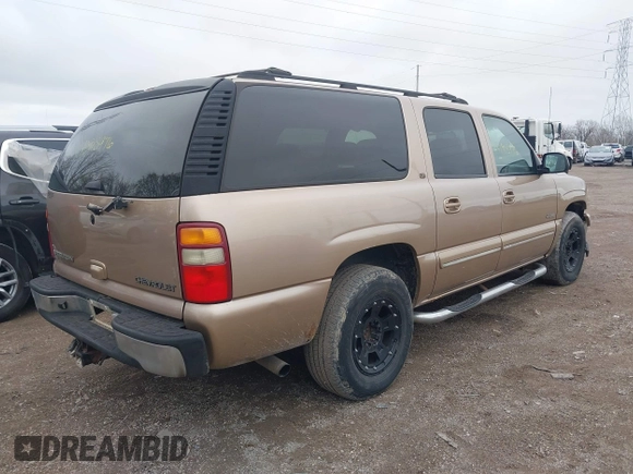 2000 Chevrolet Suburban LT with VIN 3GNFK16T6YG170955, listed as a IAAI auction lot 41918976 with 332,207 mi miles. Bid and sale history available at carsss.com. Image 4.