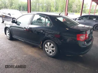 2007 Volkswagen Jetta with VIN 3VWGG71K67M052952, listed as a IAAI auction lot 42524174 with 189,121 mi miles and . Bid and sale history available at DreamBid. Image 3.