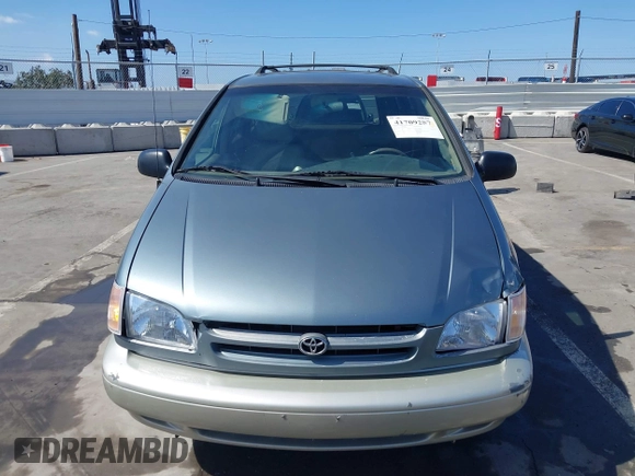 1999 Toyota Sienna LE with VIN 4T3ZF13C5XU099020, listed as a IAAI auction lot 41709287 with 206,884 mi miles. Bid and sale history available at carsss.com. Image 12.