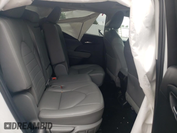 2022 Toyota Highlander XLE with VIN 5TDGZRBH0NS589020, listed as a Copart auction lot 62696015 with 36,131 mi miles and Salvage title. Bid and sale history available at DreamBid. Image 12.