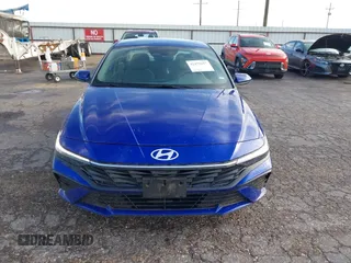 2024 Hyundai Elantra SEL z VIN KMHLM4DG5RU823587, wystawiony jako IAAI lot #42475697 z przebiegiem 27 753 mil mil oraz . Historia ofert i sprzedaży dostępna na DreamBid. Obrazek 12.