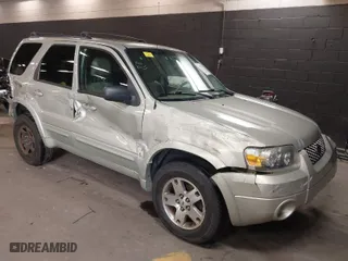2005 Ford Escape Limited with VIN 1FMYU94195KB62327, listed as a IAAI auction lot 41910709 with 116,086 mi miles. Bid and sale history available at carsss.com. Image 1.