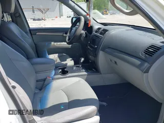 2009 Kia Borrego EX with VIN KNDJH741995016237, listed as a IAAI auction lot 42140573 with 161,269 mi miles. Bid and sale history available at carsss.com. Image 5.