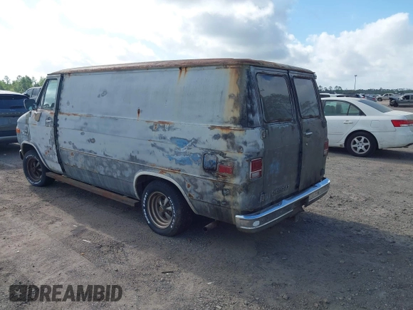 1983 Chevrolet Chevy Van z VIN 1GCEG25H7D7170543, wystawiony jako IAAI lot #41955600 z przebiegiem 49 027 mil mil oraz . Historia ofert i sprzedaży dostępna na DreamBid. Obrazek 3.