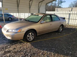 1999 Toyota Camry LE z VIN 4T1BG28K6XU872672, wystawiony jako Copart lot #48234555 z przebiegiem 124 205 mil mil oraz Szkoda całkowita • Salvage title. Historia ofert i sprzedaży dostępna na DreamBid. Obrazek 1.