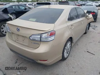 2010 Lexus HS 250h z VIN JTHBB1BA0A2025516, wystawiony jako IAAI lot #42019490 z przebiegiem Nie podano mil oraz . Historia ofert i sprzedaży dostępna na DreamBid. Obrazek 4.