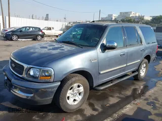 1998 Ford Expedition XLT with VIN 1FMRU1763WLB16405, listed as a IAAI auction lot 41311254 with 265,781 mi miles. Bid and sale history available at carsss.com. Image 2.