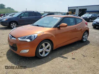 2014 Hyundai Veloster z VIN KMHTC6AD2EU215805, wystawiony jako Copart lot #57909825 z przebiegiem 113 004 mil mil oraz Czysty tytuł • Clean title. Historia ofert i sprzedaży dostępna na DreamBid. Obrazek 1.