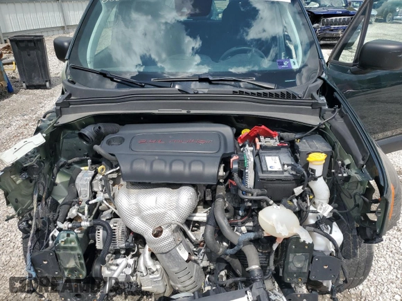 2021 Jeep Renegade Sport z VIN ZACNJDAB1MPM54636, wystawiony jako Copart lot #54333225 z przebiegiem 80 014 mil mil oraz Szkoda całkowita • Salvage title. Historia ofert i sprzedaży dostępna na DreamBid. Obrazek 12.