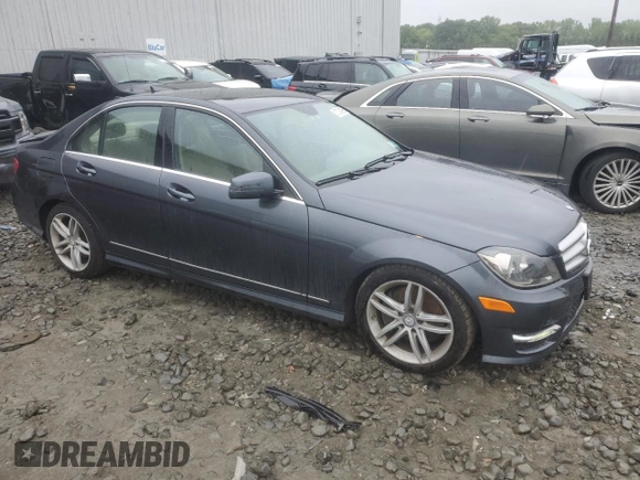 2013 Mercedes-Benz C 300 Sport z VIN WDDGF8AB9DR272176, wystawiony jako Copart lot #57334095 z przebiegiem 125 027 mil mil oraz Szkoda całkowita • Salvage title. Historia ofert i sprzedaży dostępna na DreamBid. Obrazek 4.