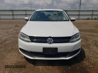 2014 Volkswagen Jetta Sedan SE w/Connectivity with VIN 3VWD07AJ0EM441517, listed as a Copart auction lot 65257454 with 132,987 mi miles and Salvage Title. Bid and sale history available at carsss.com. Image 5.