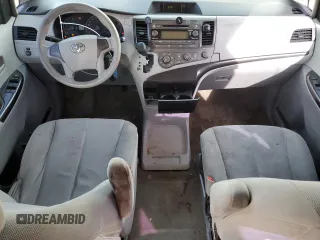 2013 Toyota Sienna L с VIN 5TDZK3DCXDS322283, выставлен на аукционе Copart как лот 43822525 с пробегом 151 341 миль миль и Списание • Salvage title. История ставок и продаж доступна на DreamBid. Изображение 8.