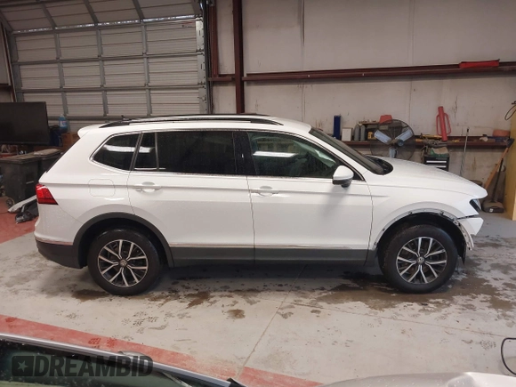 2020 Volkswagen Tiguan SE with VIN 3VV3B7AX4LM141023, listed as a IAAI auction lot 41521923 with 69,479 mi miles and . Bid and sale history available at DreamBid. Image 14.